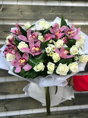 Букет цветов из: Розы и Хризантемы в Мензелинске