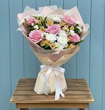 Букет цветов из:  Гвоздики, Орхидеи и Розы #REPLACE_PRED# Мензелинске