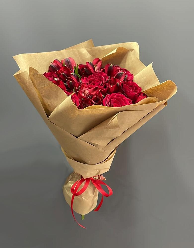 Букет цветов из: Альстромерии и Розы в Мензелинске