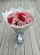 Букет цветов из:  Альстромерии #REPLACE_PRED# Мензелинске