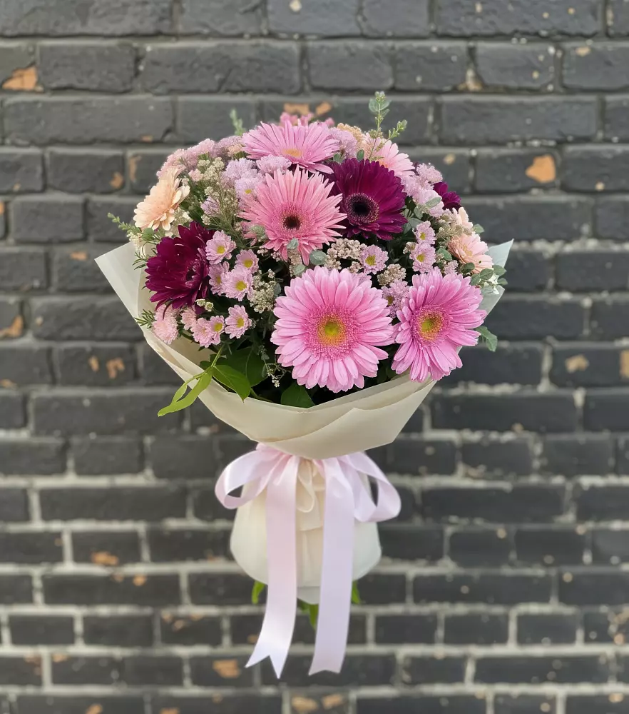 Букет цветов из: Герберы и Хризантемы в Мензелинске