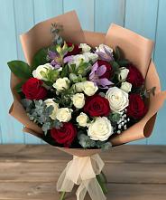 Букет цветов из:  Розы и Альстромерии в Мензелинске