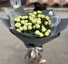Букет Белые кустовые розы Солинеро в Мензелинске