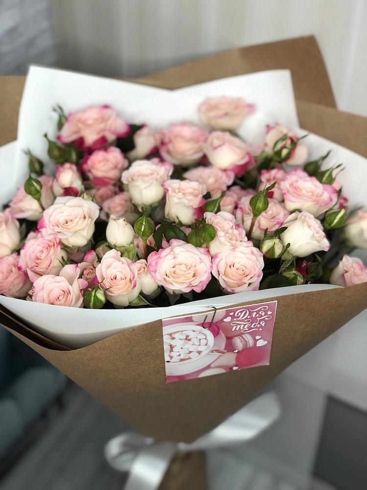 Букет цветов из: Розы в Мензелинске