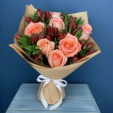Букет цветов из:  Розы и Альстромерии в Мензелинске