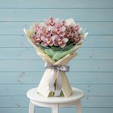 Букет цветов из:  Орхидеи и Розы #REPLACE_PRED# Мензелинске