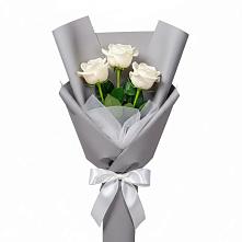 Букет 3 белые розы в Мензелинске