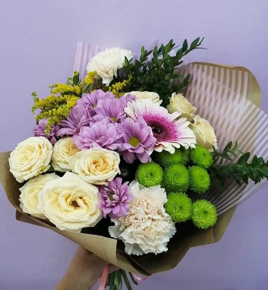 Букет цветов из: Хризантемы, Розы, Гвоздики и Герберы в Мензелинске