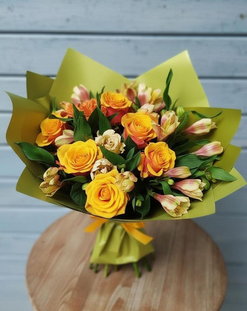 Букет цветов из: Альстромерии и Розы в Мензелинске