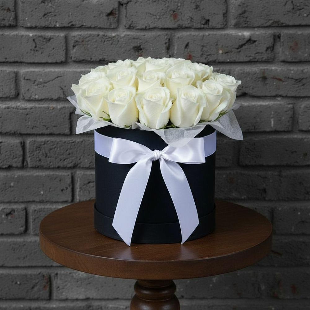 Цветочная композиция из Розы в шляпной коробке в Мензелинске