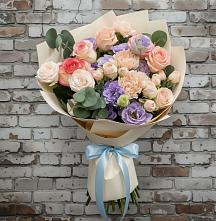 Букет цветов из:  Розы, Лизиантусы и Гвоздики в Мензелинске